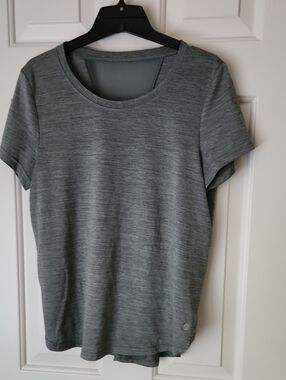 Women’s Grey Short-Sleeve Performance Tee